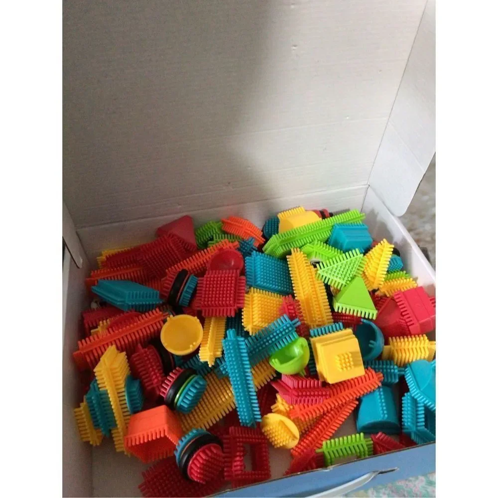 Bristle Lock 3D Building Set - Multicolor - Picture 6 of 9